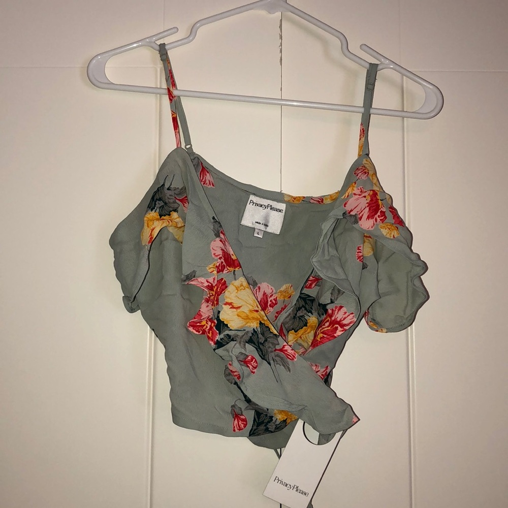 Adorable crop top with a tie - never been warm